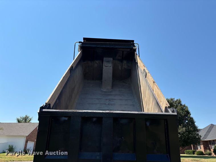 image for item FG0622 2006 Kenworth T800 dump truck