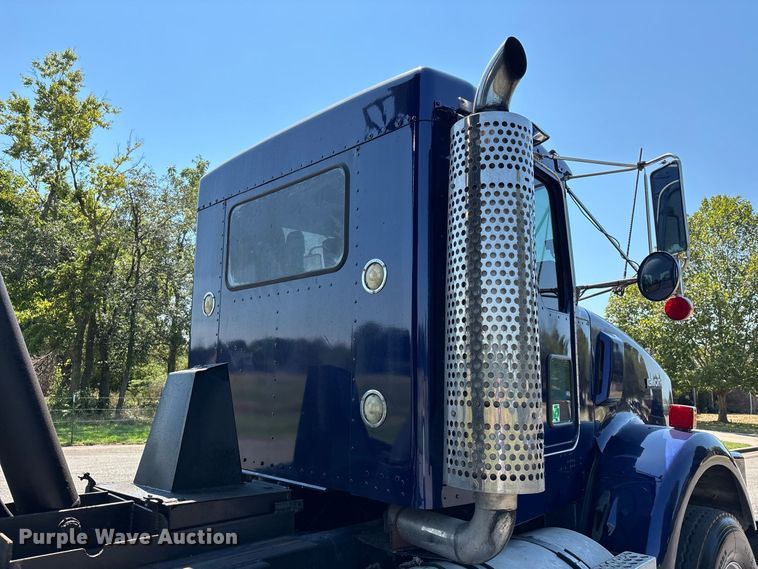 image for item FG0622 2006 Kenworth T800 dump truck