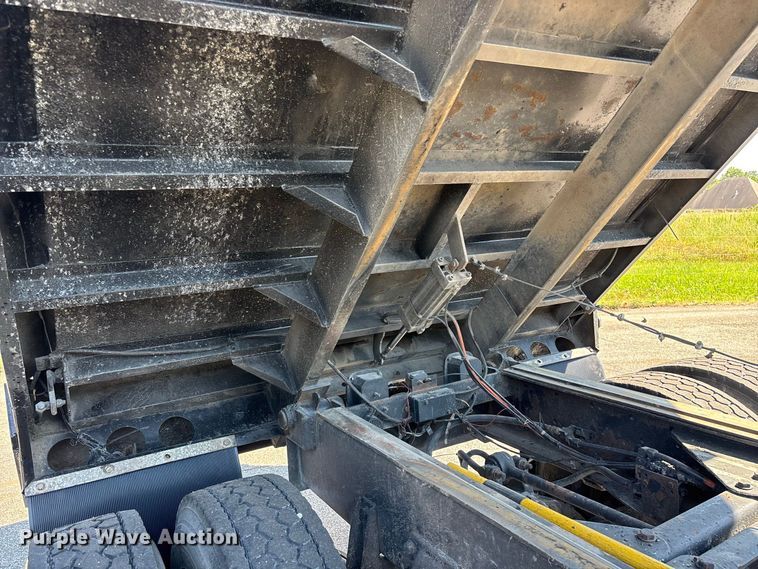 image for item FG0622 2006 Kenworth T800 dump truck