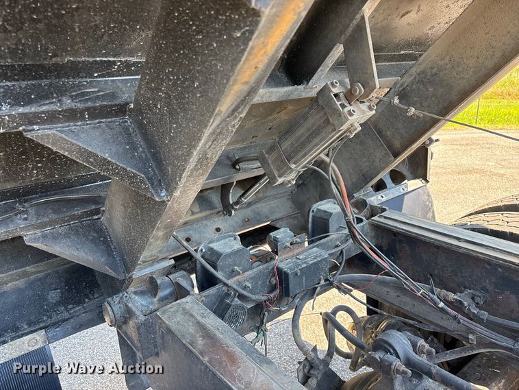 image for item FG0622 2006 Kenworth T800 dump truck
