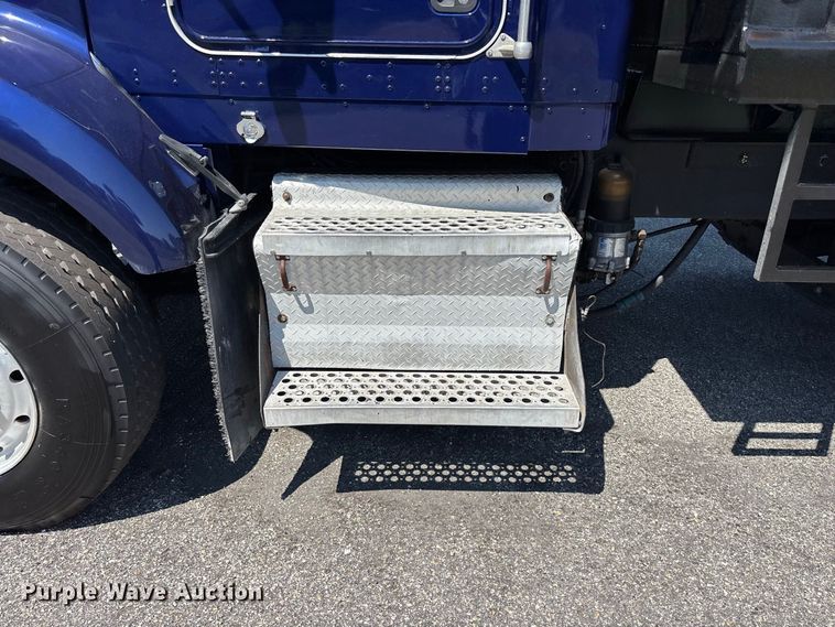 image for item FG0622 2006 Kenworth T800 dump truck
