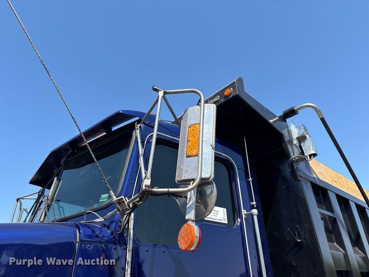 image for item FG0622 2006 Kenworth T800 dump truck