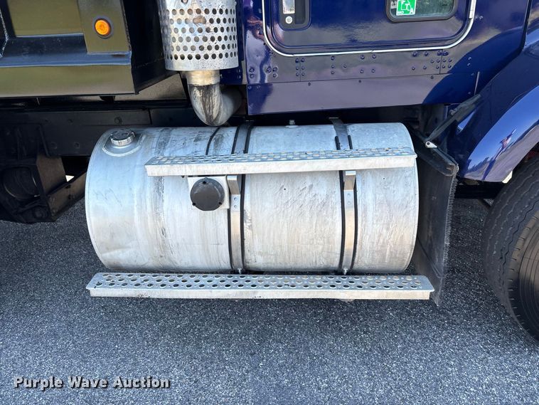 image for item FG0622 2006 Kenworth T800 dump truck