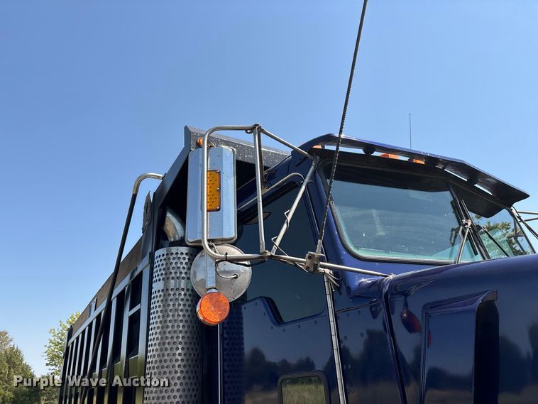 image for item FG0622 2006 Kenworth T800 dump truck