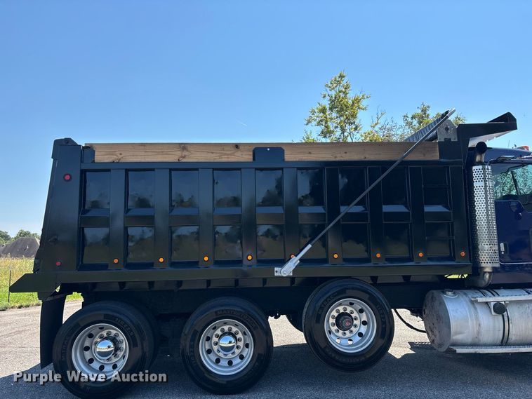 image for item FG0622 2006 Kenworth T800 dump truck