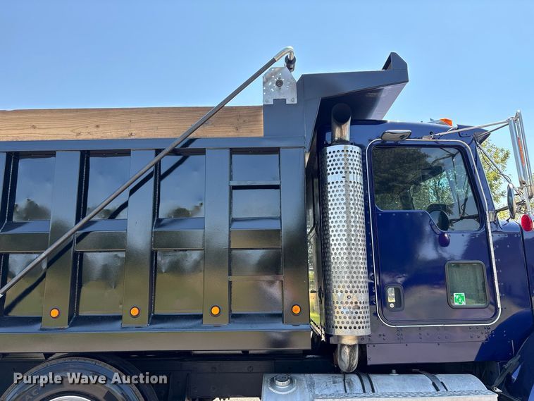 image for item FG0622 2006 Kenworth T800 dump truck
