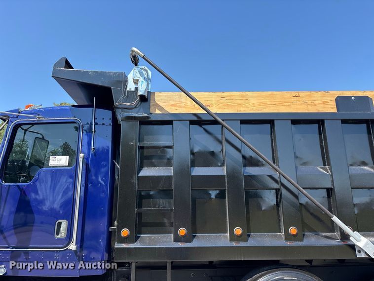 image for item FG0622 2006 Kenworth T800 dump truck