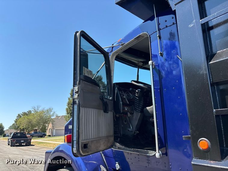 image for item FG0622 2006 Kenworth T800 dump truck