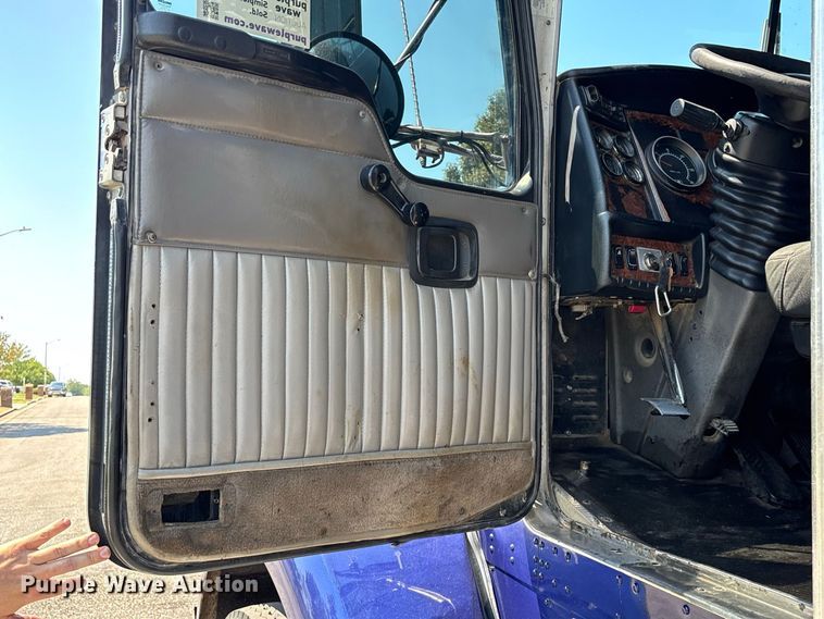 image for item FG0622 2006 Kenworth T800 dump truck