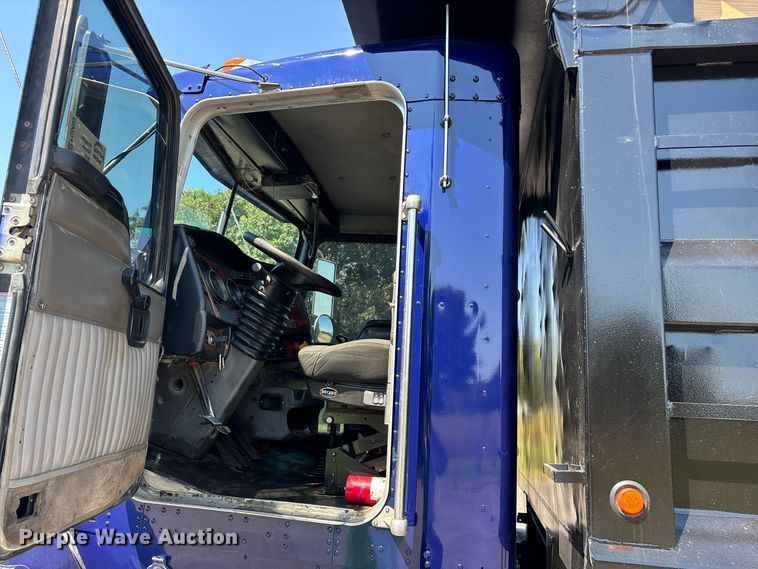 image for item FG0622 2006 Kenworth T800 dump truck