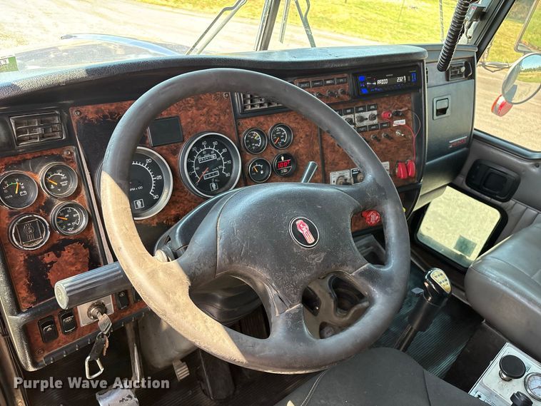 image for item FG0622 2006 Kenworth T800 dump truck