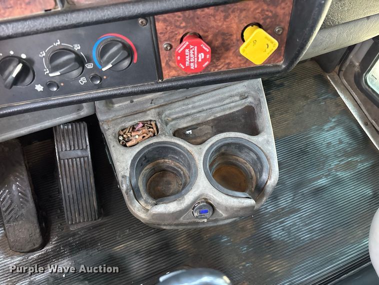 image for item FG0622 2006 Kenworth T800 dump truck