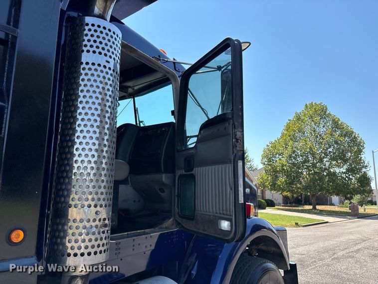 image for item FG0622 2006 Kenworth T800 dump truck
