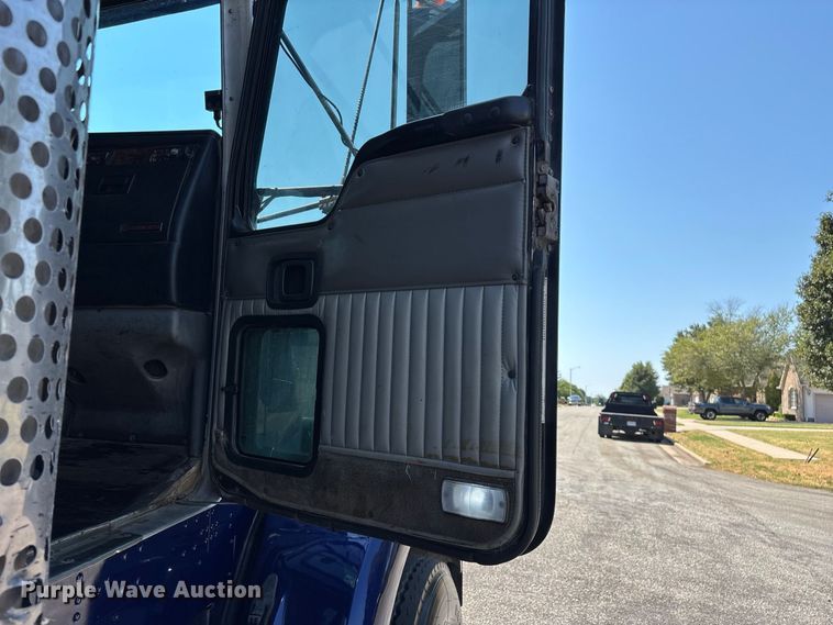 image for item FG0622 2006 Kenworth T800 dump truck