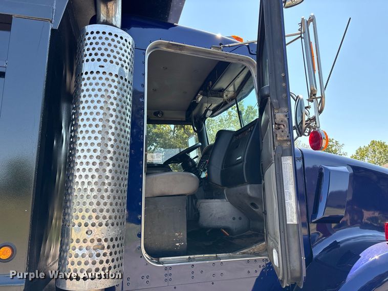 image for item FG0622 2006 Kenworth T800 dump truck