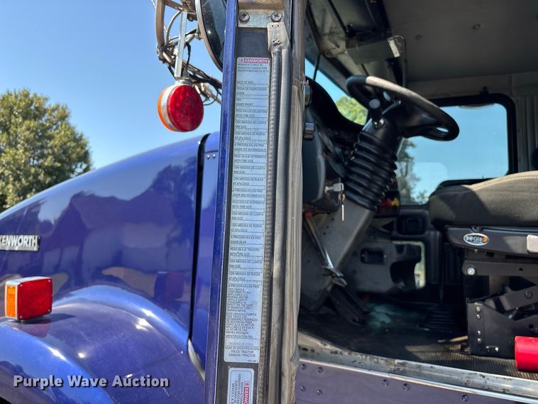 image for item FG0622 2006 Kenworth T800 dump truck