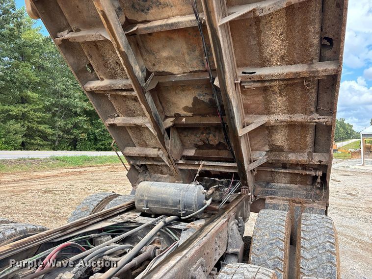 image for item FG0676 1990 Chevrolet Kodiak dump truck