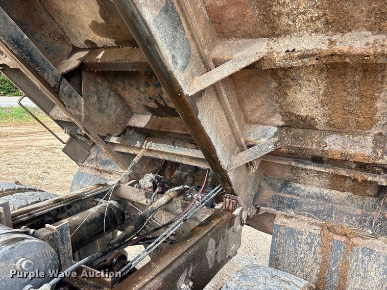 image for item FG0676 1990 Chevrolet Kodiak dump truck