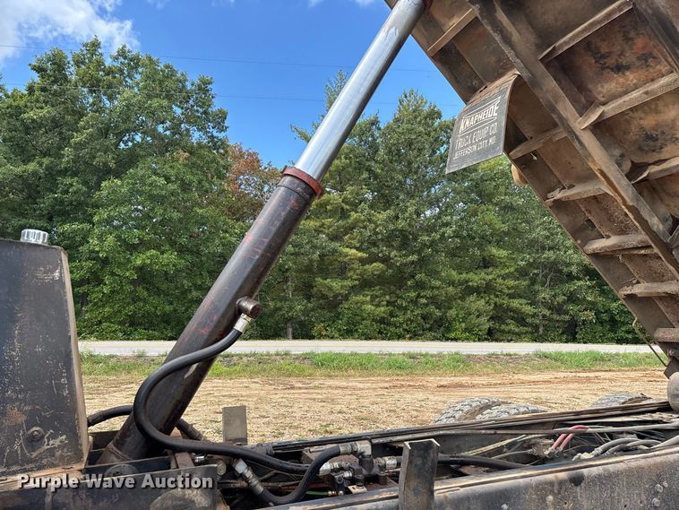 image for item FG0676 1990 Chevrolet Kodiak dump truck