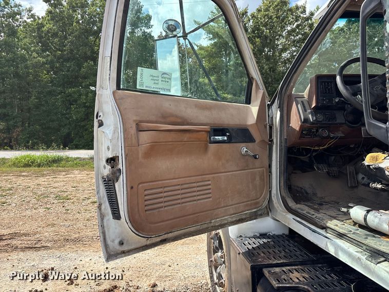 image for item FG0676 1990 Chevrolet Kodiak dump truck