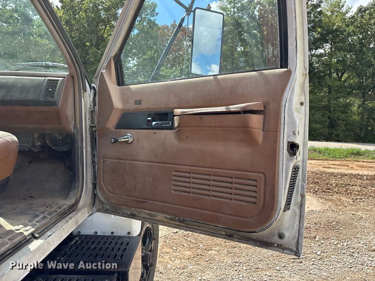 image for item FG0676 1990 Chevrolet Kodiak dump truck