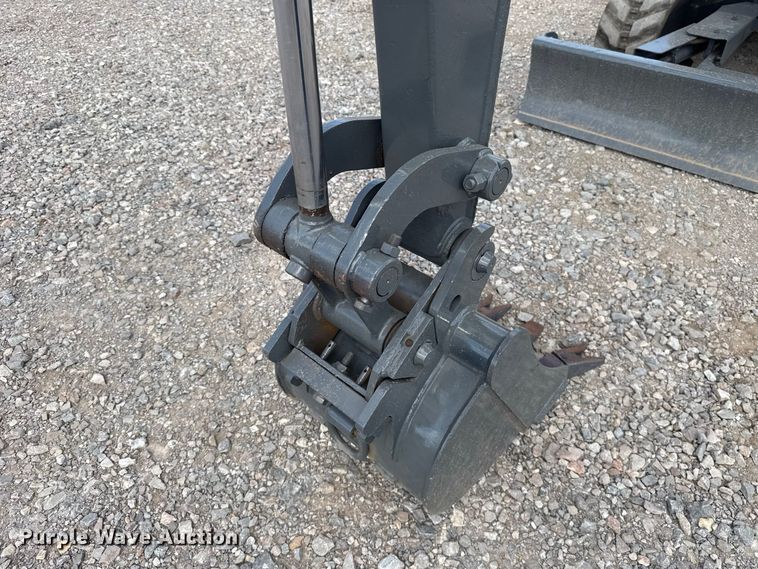 image for item FH6630 2015 John Deere 35G mini excavator
