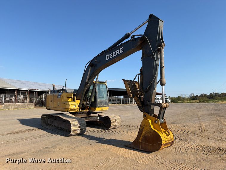 image for item FI0374 2014 John Deere 210G LC excavator