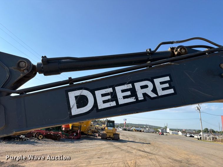 image for item FI0374 2014 John Deere 210G LC excavator