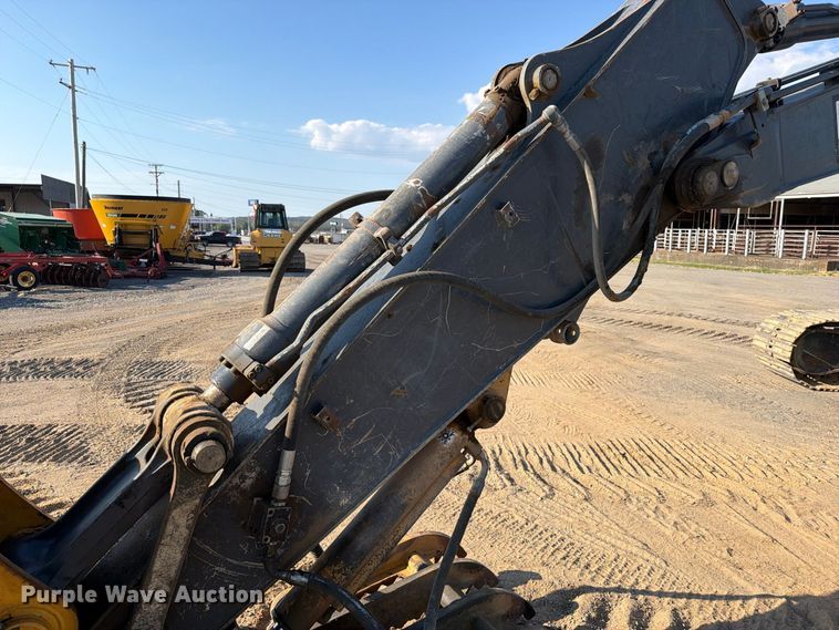 image for item FI0374 2014 John Deere 210G LC excavator