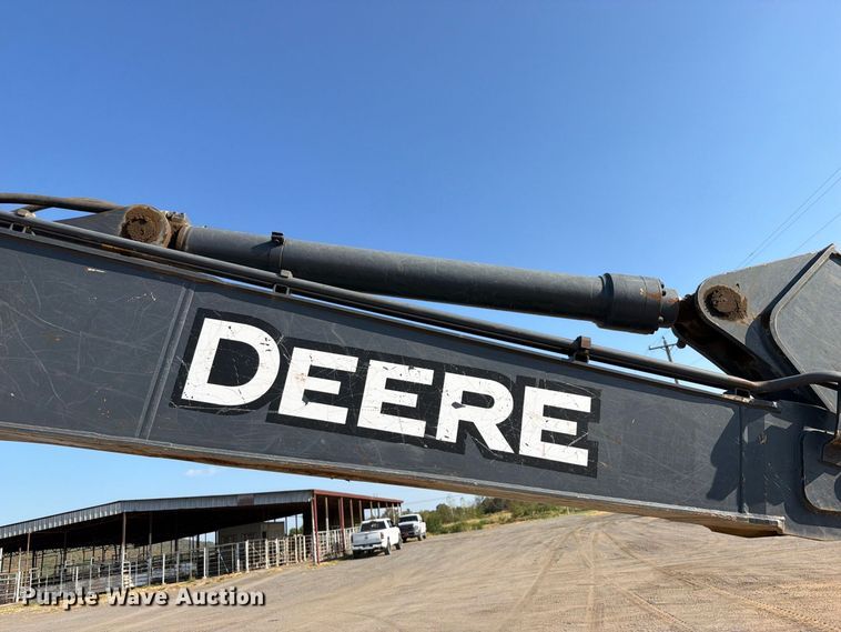 image for item FI0374 2014 John Deere 210G LC excavator