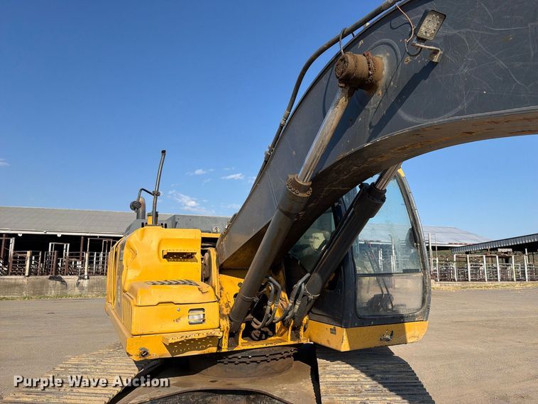 image for item FI0374 2014 John Deere 210G LC excavator
