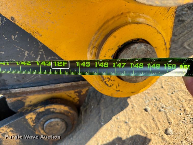 image for item FI0374 2014 John Deere 210G LC excavator