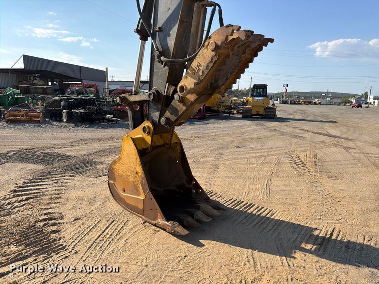 image for item FI0374 2014 John Deere 210G LC excavator