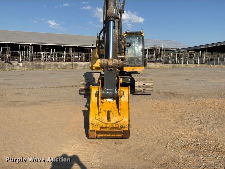 image for item FI0374 2014 John Deere 210G LC excavator
