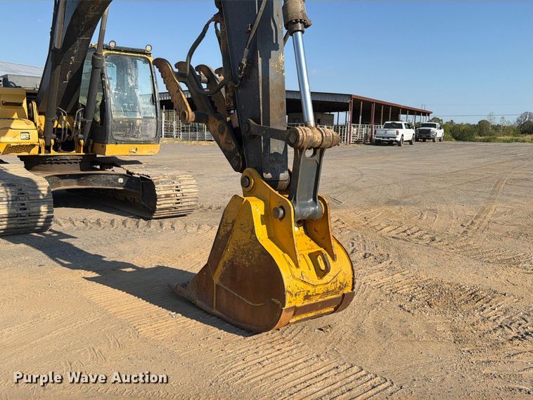 image for item FI0374 2014 John Deere 210G LC excavator