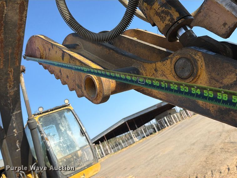 image for item FI0374 2014 John Deere 210G LC excavator