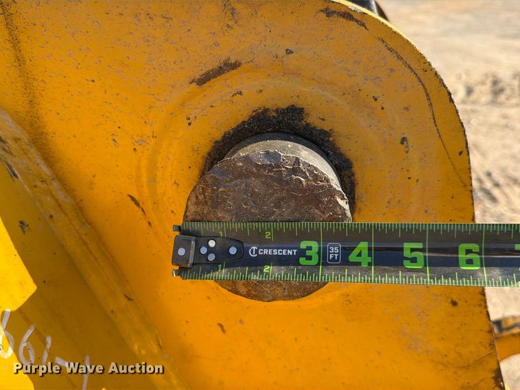 image for item FI0374 2014 John Deere 210G LC excavator