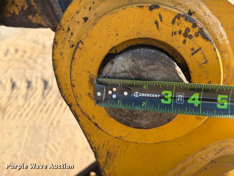 image for item FI0374 2014 John Deere 210G LC excavator