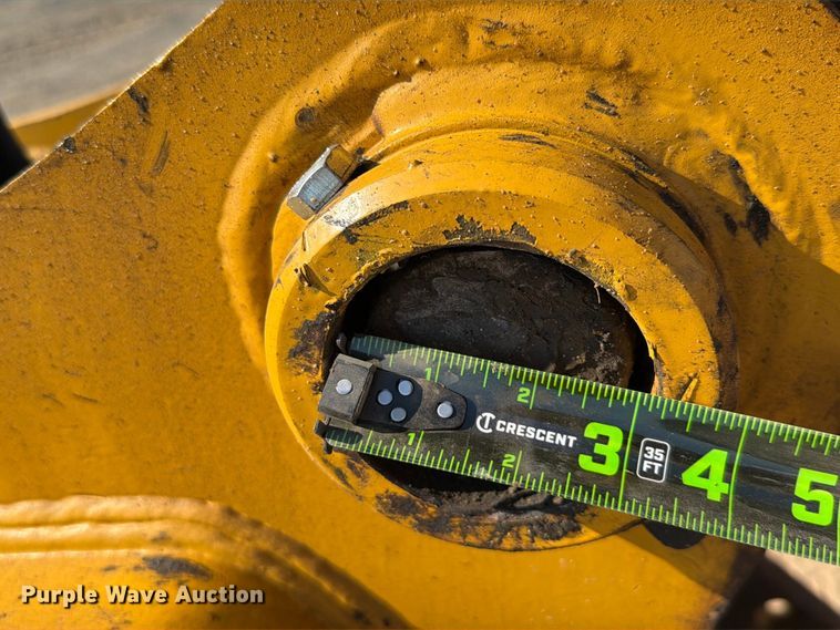 image for item FI0374 2014 John Deere 210G LC excavator