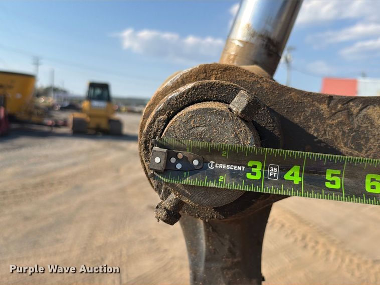 image for item FI0374 2014 John Deere 210G LC excavator