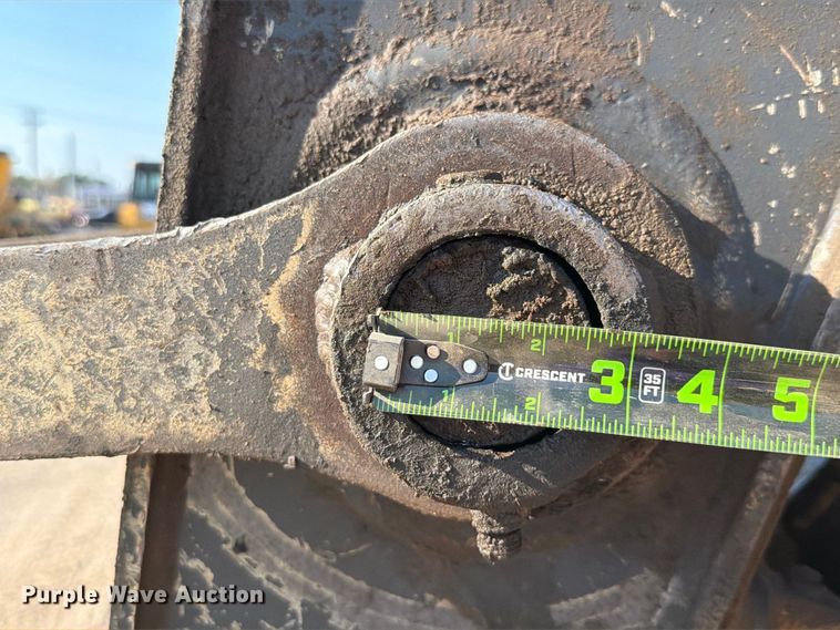 image for item FI0374 2014 John Deere 210G LC excavator