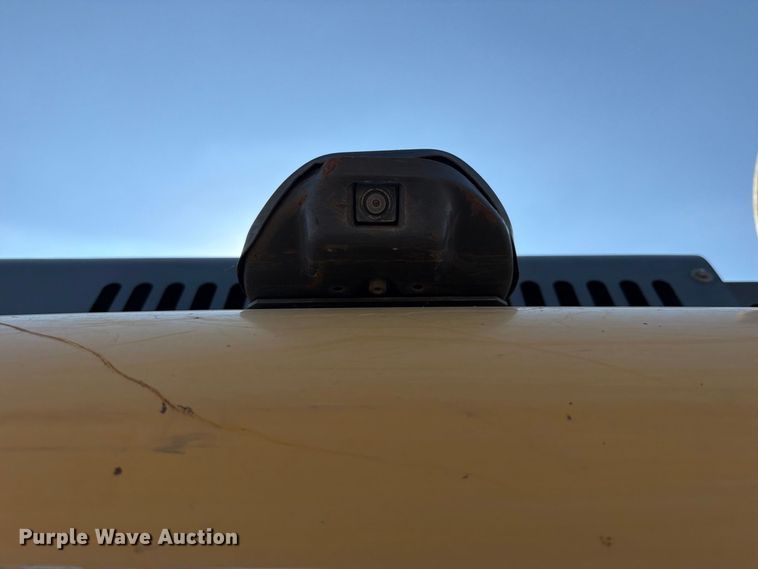 image for item FI0374 2014 John Deere 210G LC excavator