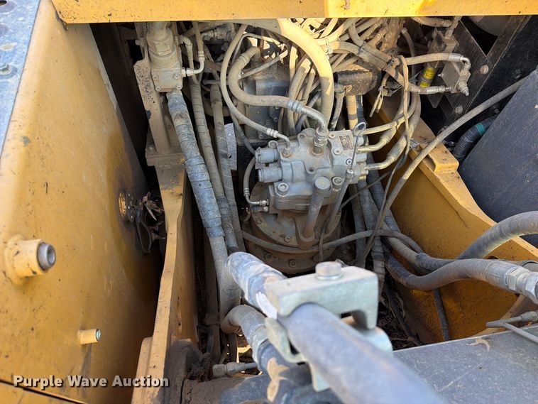image for item FI0374 2014 John Deere 210G LC excavator