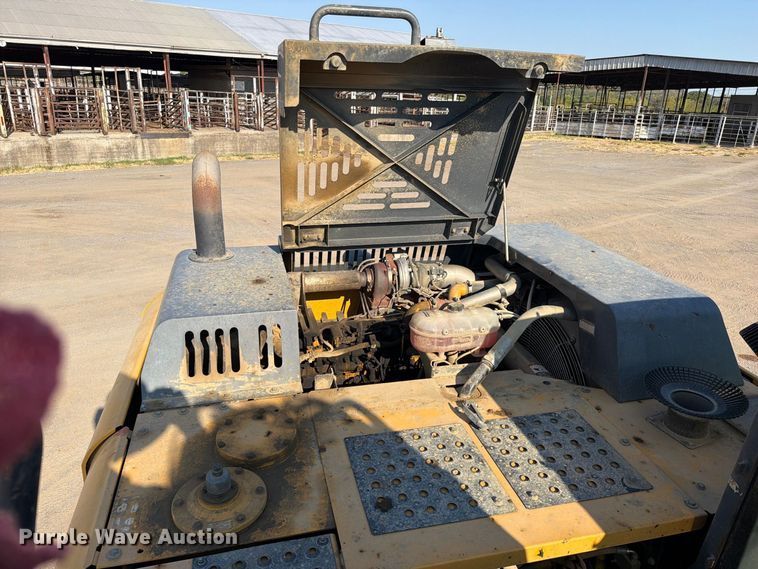 image for item FI0374 2014 John Deere 210G LC excavator