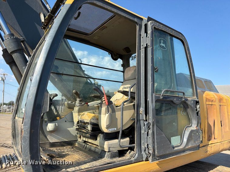 image for item FI0374 2014 John Deere 210G LC excavator