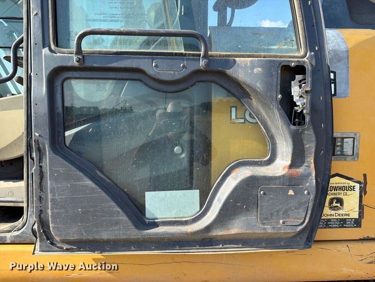 image for item FI0374 2014 John Deere 210G LC excavator