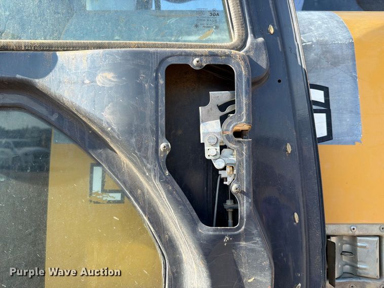 image for item FI0374 2014 John Deere 210G LC excavator