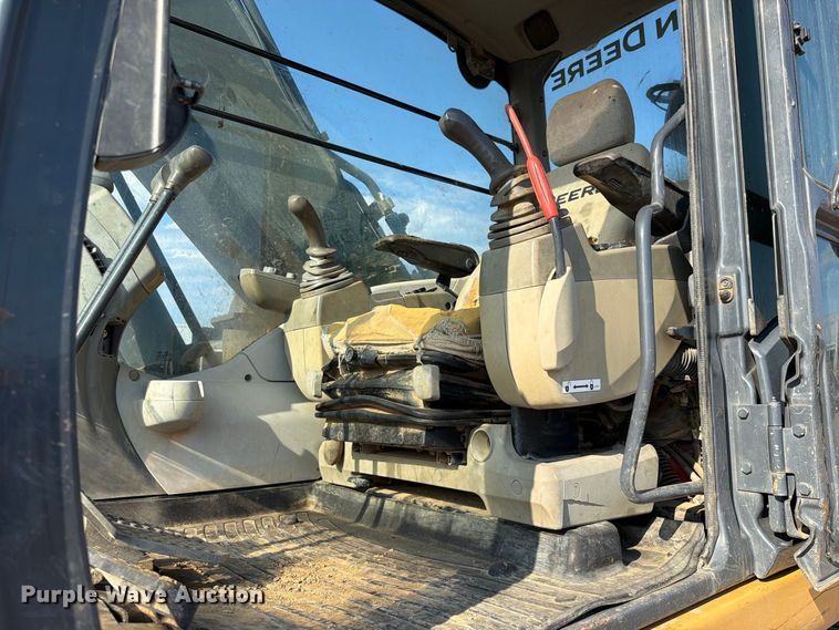 image for item FI0374 2014 John Deere 210G LC excavator