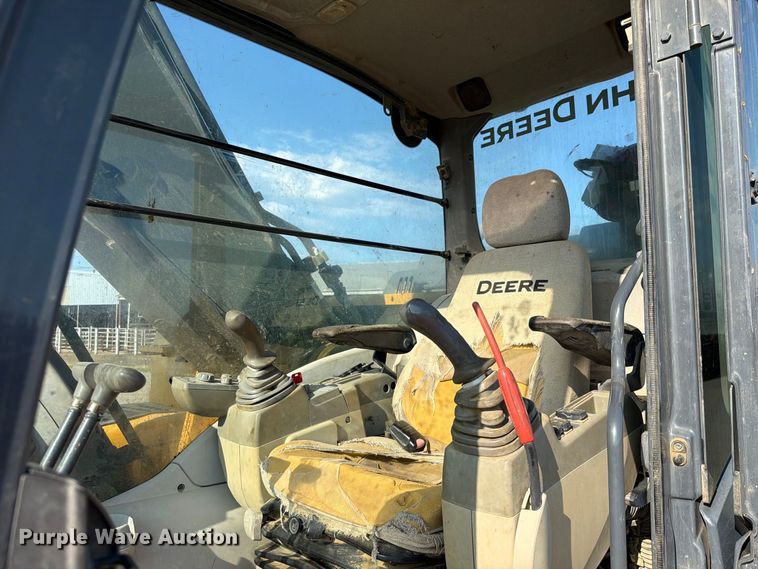 image for item FI0374 2014 John Deere 210G LC excavator