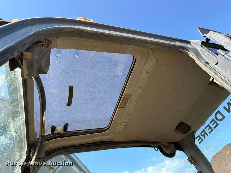 image for item FI0374 2014 John Deere 210G LC excavator